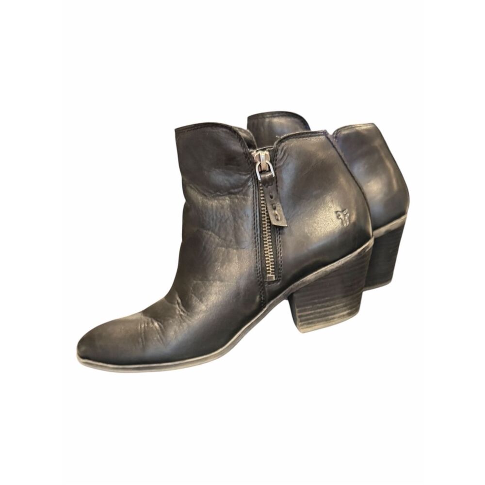 Frye - Picture 5 of 11